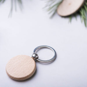 Llavero personalizado redondo de madera Pelton